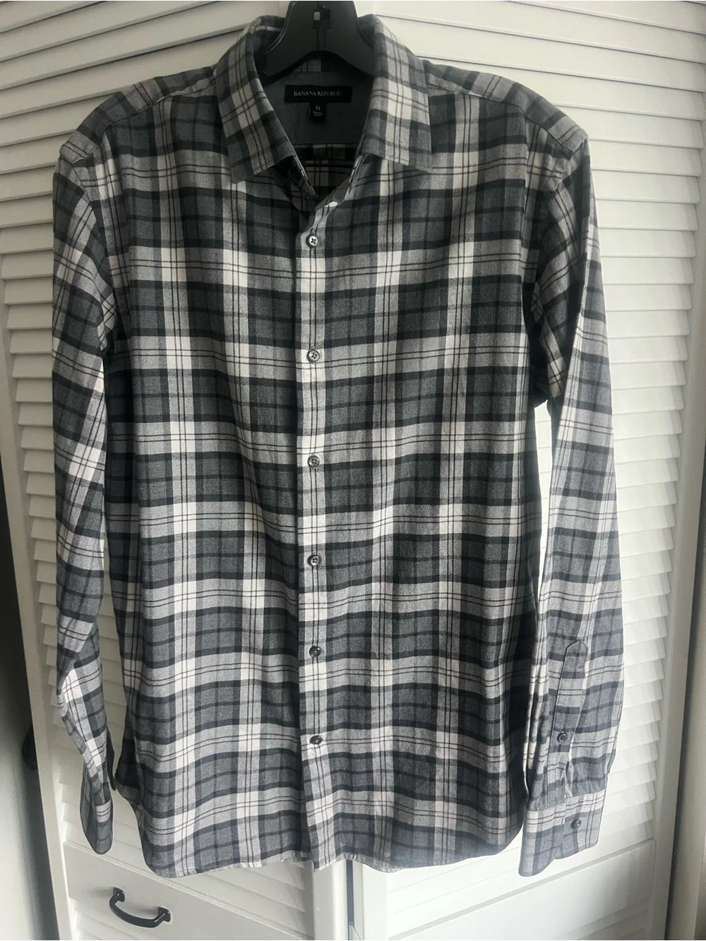 Medium Banana Republic Men’s Gray Plaid Button-Up Shirt. Great Cond